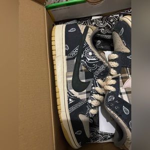 Travis Scott Nike sbs